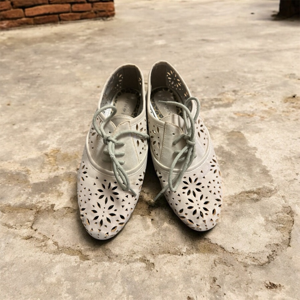 Jun & Ivy Cream Women's Flats